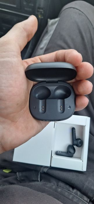 Casti  jbl noii desigilate pentru test