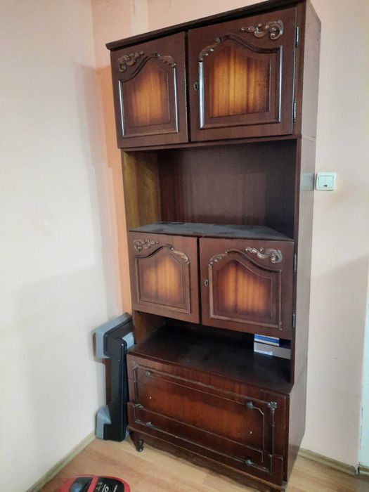 Mobilă sufragerie veche, lemn masiv, stare bună – vitrină + dulapuri