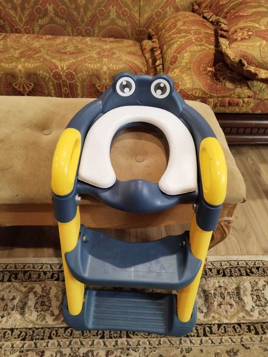 Детское сиденье на унитаз с лестницей