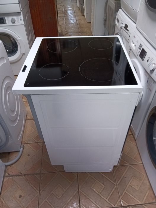 Свободно стояща печка с керамичен плот VOSS   с две години Гаранция!