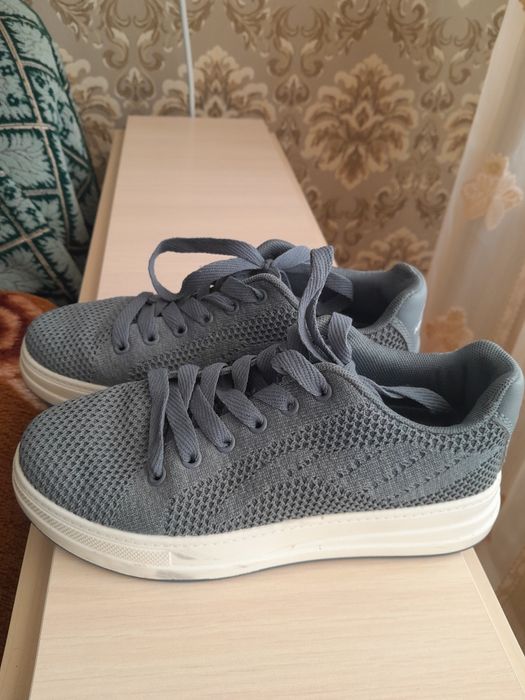 Кроссовки б/у 36 размер