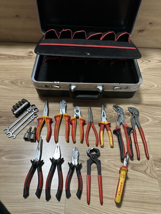 Куфар с инструменти