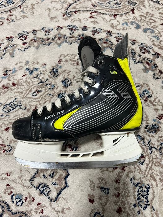 Коньки хоккейные botas
