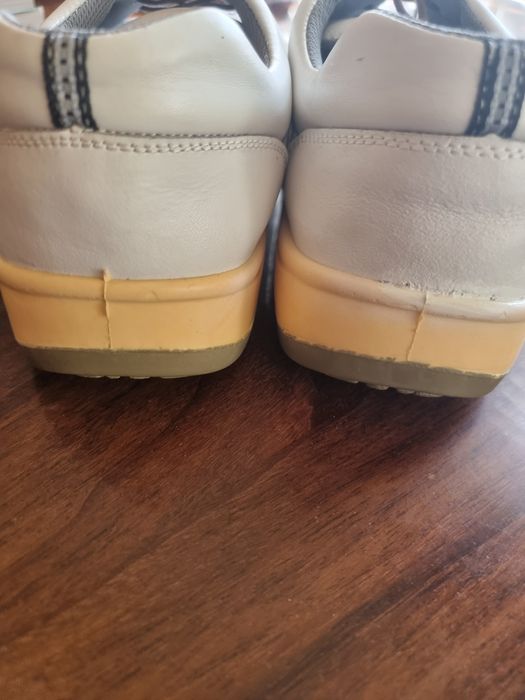 Pantofi din piele100%, cu talpa ușoară