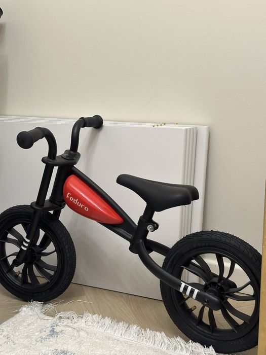 Продам беговел Qplay