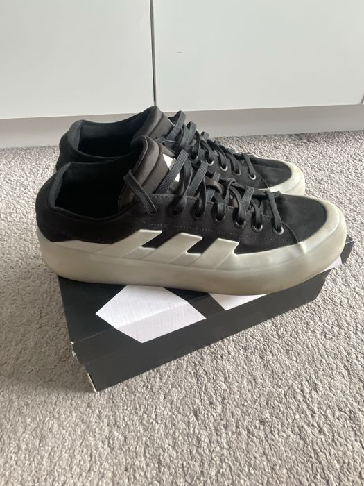 Adidasi adidas marimea 43