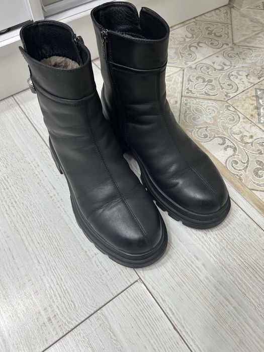 Зимняя обувь 40 размера в отличном состоянии