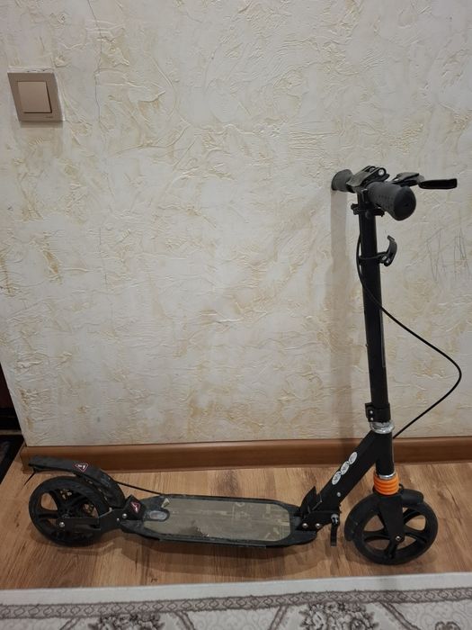 Продам черный самокат