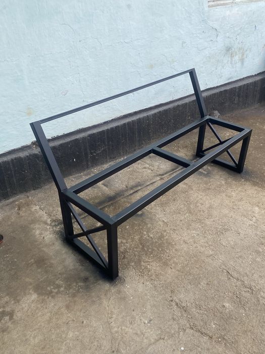 Железная скамейка