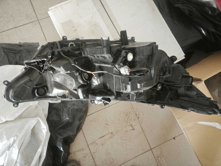 Фара машины от Тойота РАВ4