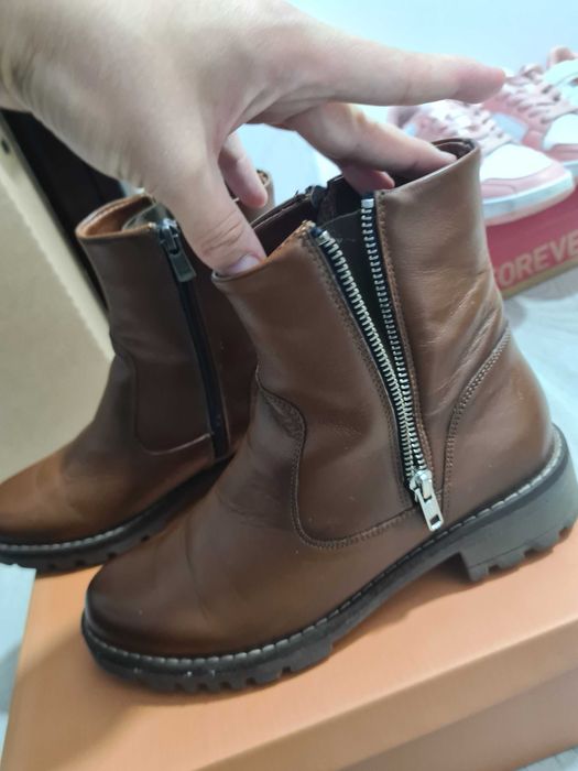 Ghete imblanite din piele, 37