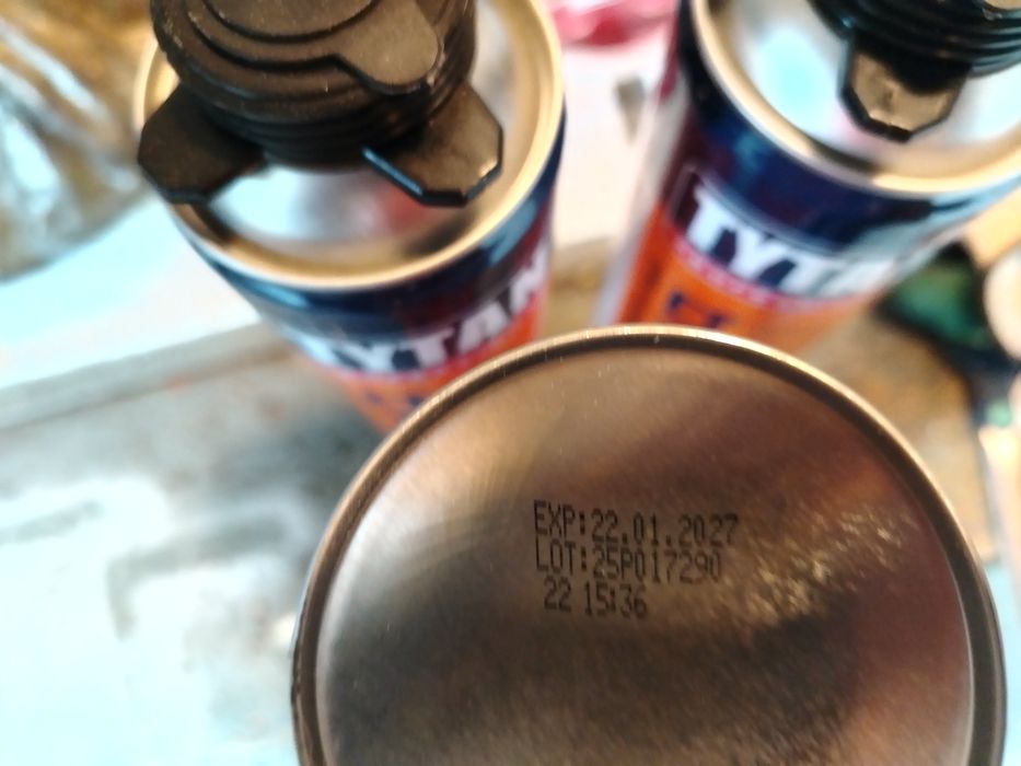 Продам пену клей.