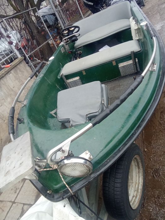 Лодка Опен 4.3-1.6 метра с регистриран колесар