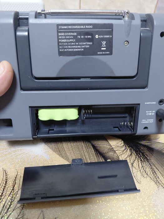 Vind radio cu dinam reincarcabil