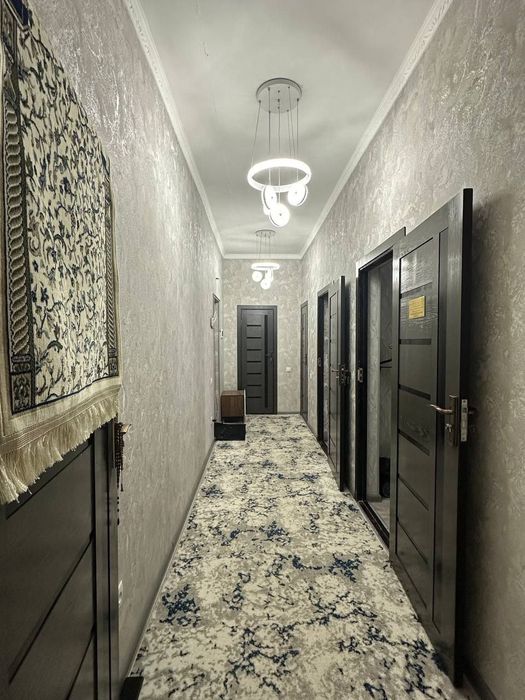 Kvartira sotiladi ko‘p qavatli bozor yonida