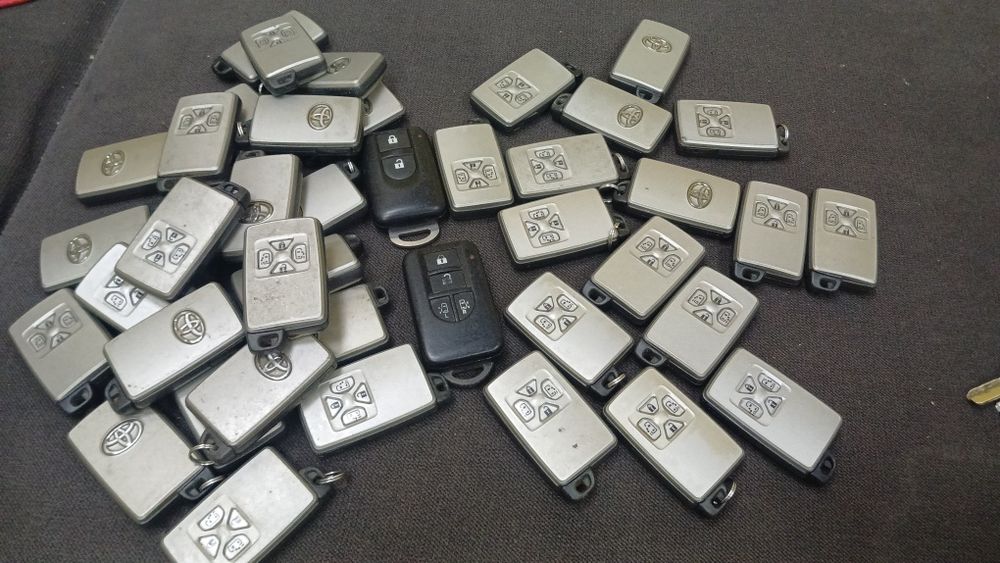 Тойота Естима ключ