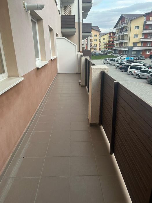 Închiriez apartament 2 camere + loc de parcare