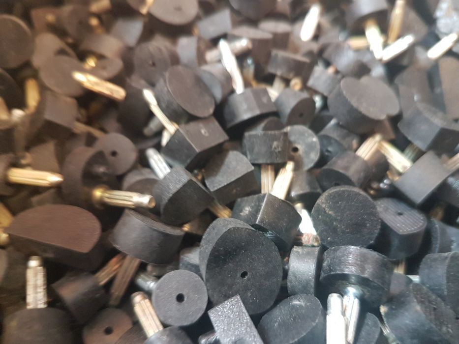 Flecuri cu tija metalică