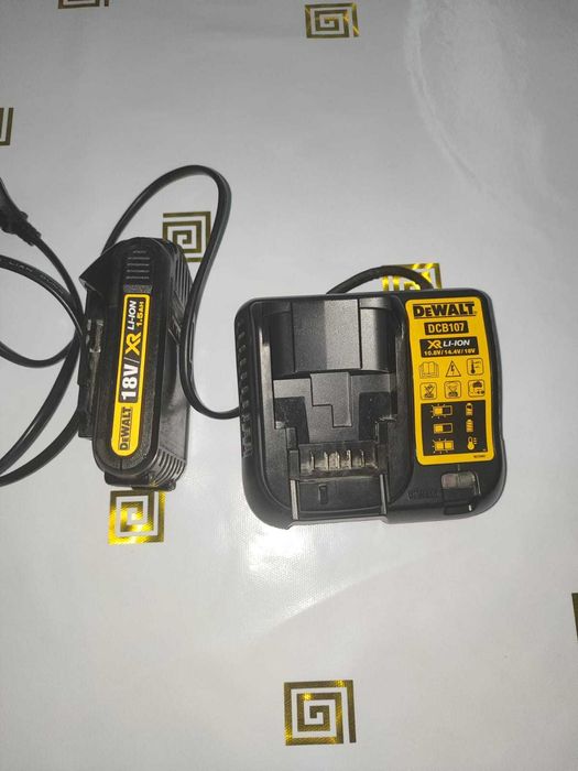 Зарядное устройство и аккумулятор DeWalt