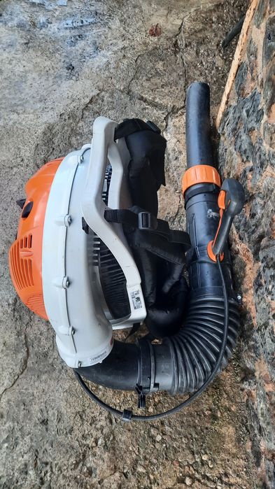 Vând suflanta Stihl BR 700