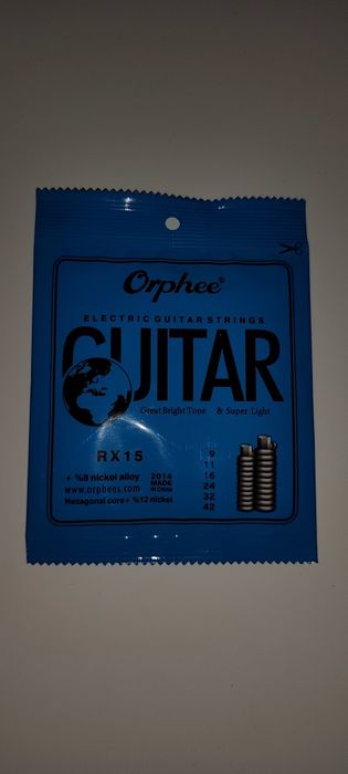 Продавам Китара  Squier Affiniti+подарък кубе Peavey KB60