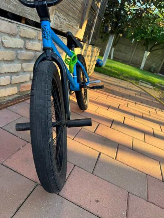 Vând bicicletă BMX