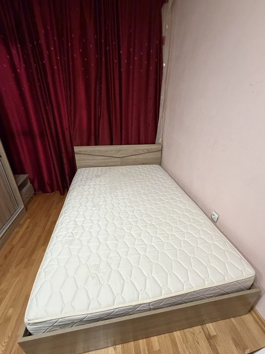 Спалня с матрак с механизъм