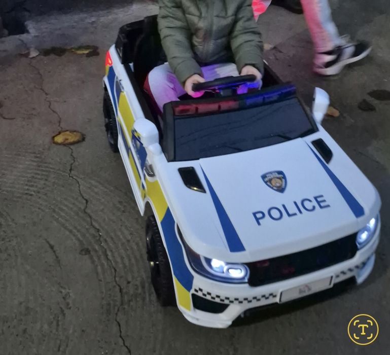 Vând mașina politie cu telecomanda