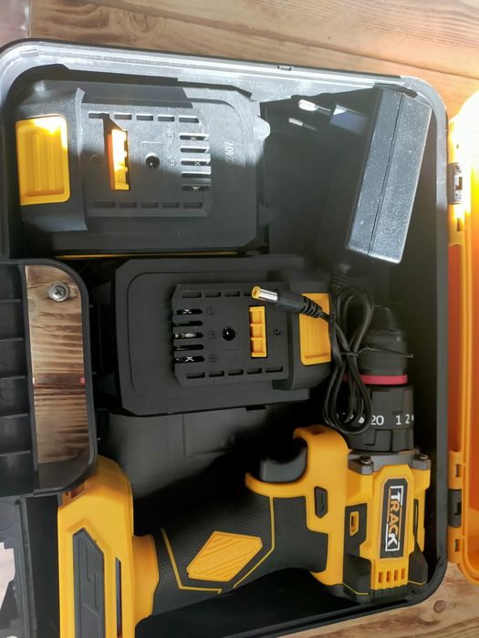 Шуруповерт безщеточный с отбойником