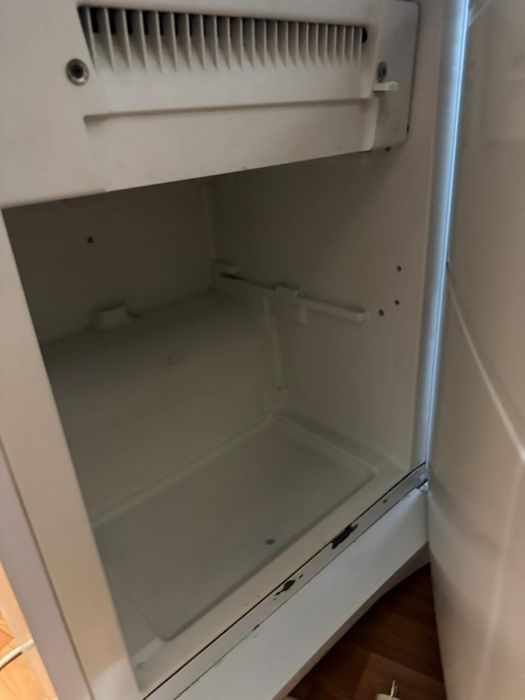 Продаётся холодильник indesit