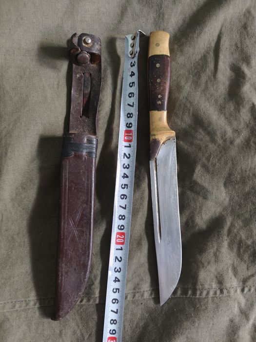 Продавам Многофункционален ловен нож с. Буковец + нож на дневалния