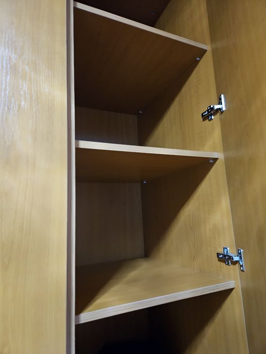 Vand mobila pt dormitor