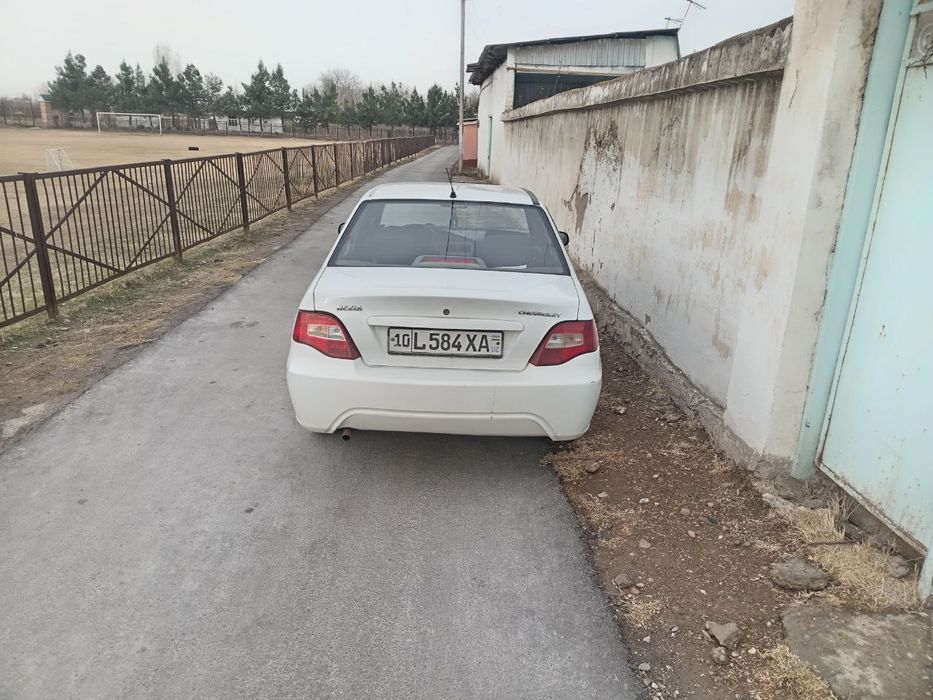 Neksiya 2 sotiladi 2014 rangi oq yurgani 250 ming narhi 4000 kami bor