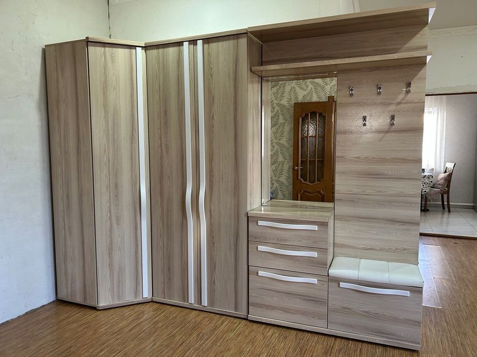 Шкаф для прихожей