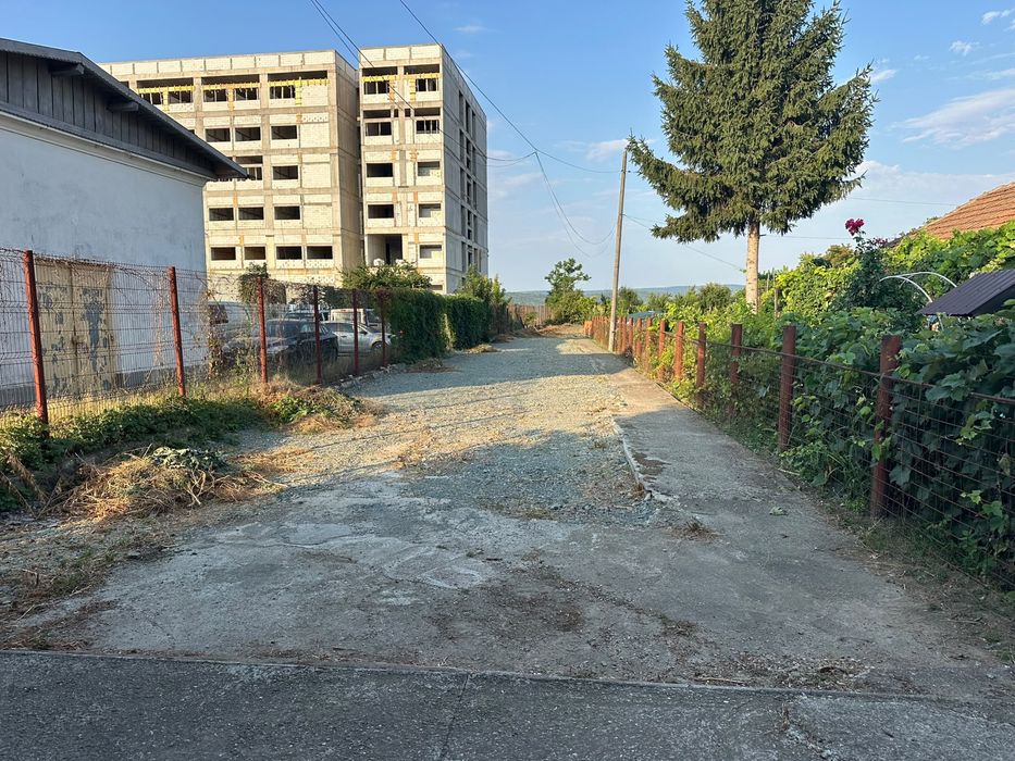 Vând teren intravilant  zona traian  !!