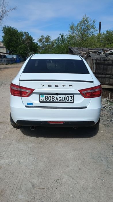 Автомашина лада веста