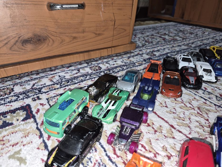 HotWheels машины