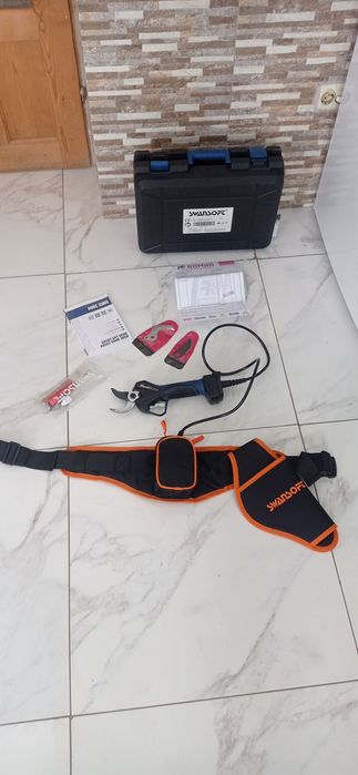 Foarfecă electrică pentru vie sau pomi