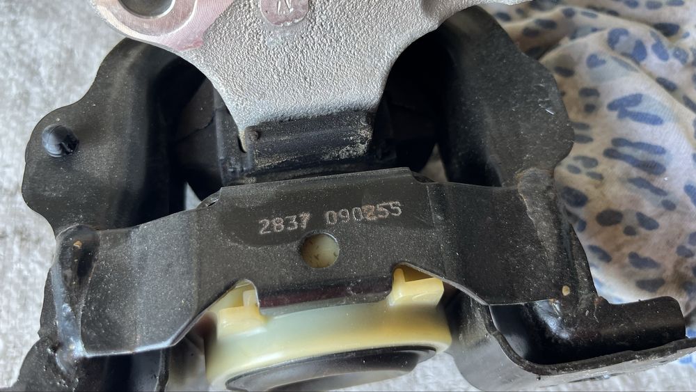 Тампон двигател Peugeot 208/2008