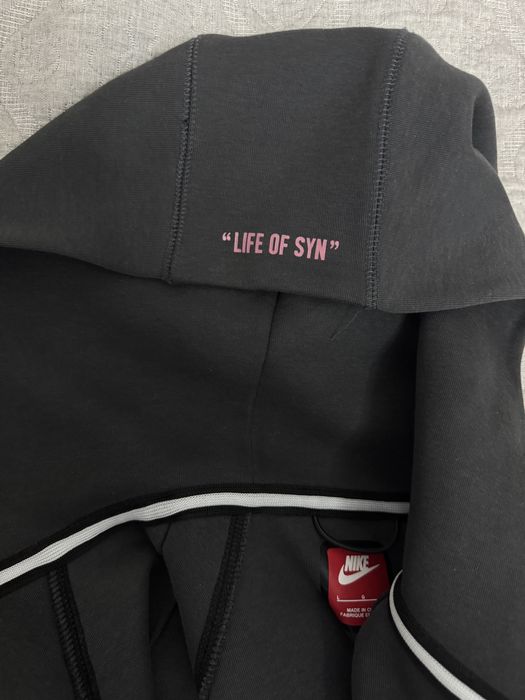 Найк теч флис syna world продам