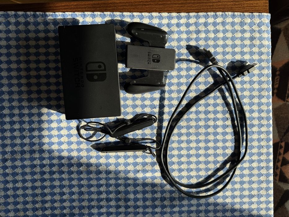 Nintendo Switch + калъф + 128GB карта + NBA 2K18 + док станция + HDMI