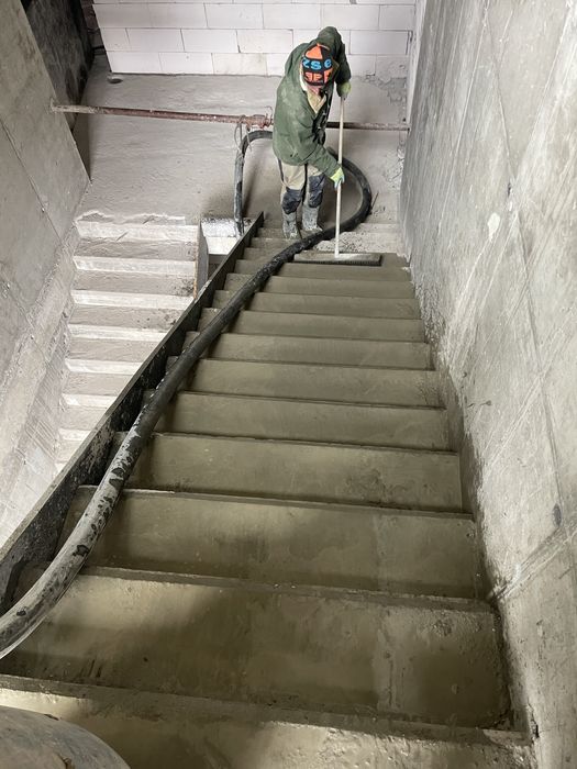 Полагане на подови замазки в цяла Страна