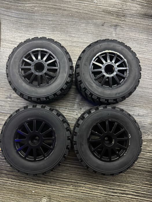 Гуми за от Traxxas Форд фиеста Rally 1/10