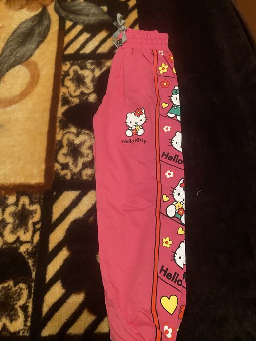 Продам ветровкк 130 размер смотрите все фото