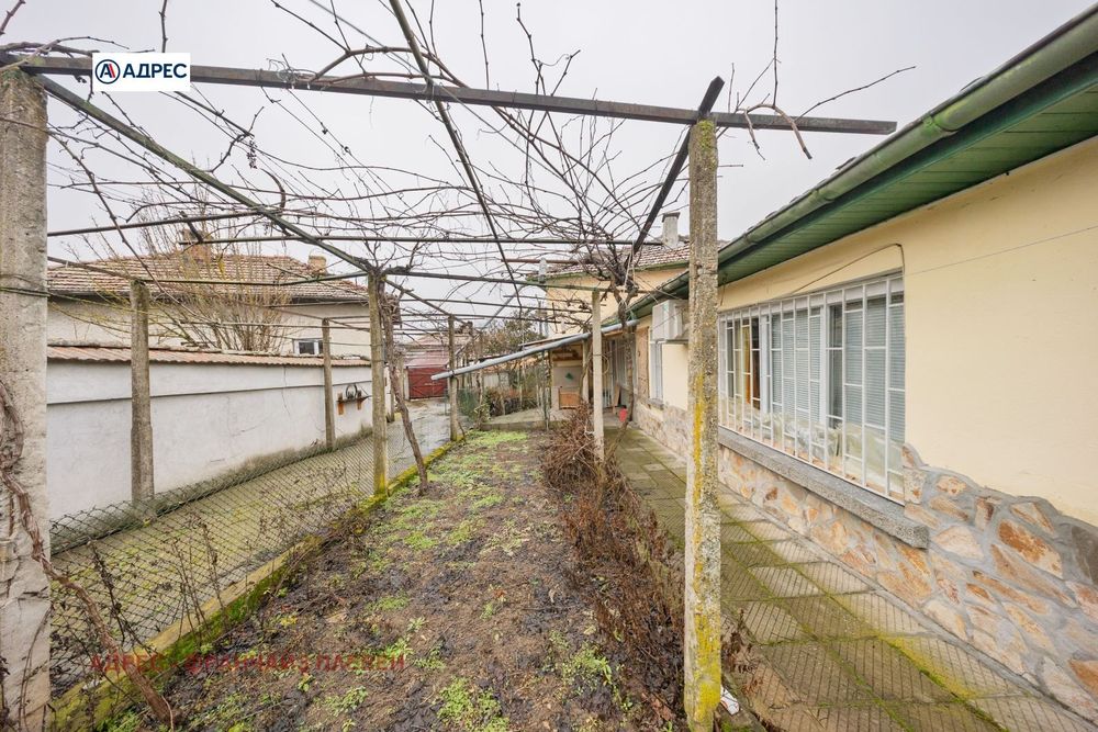 Къща в Ловеч, област-с.Бежаново площ 104 цена 28000