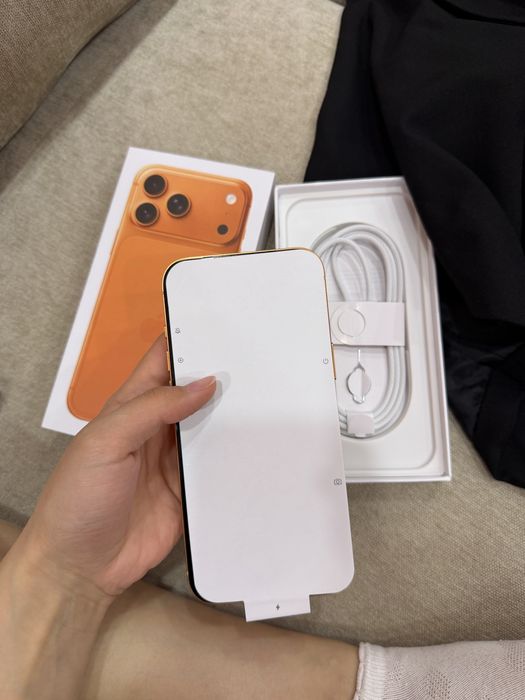 Айфон 17pro max оранжевый 256гб