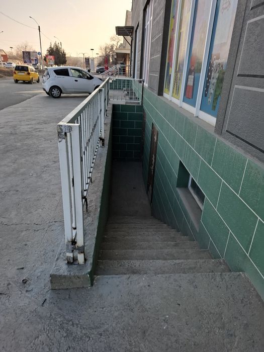 Urganch Eski nargiz kafe yonida Padvar ijaraga beriladi Sqlat