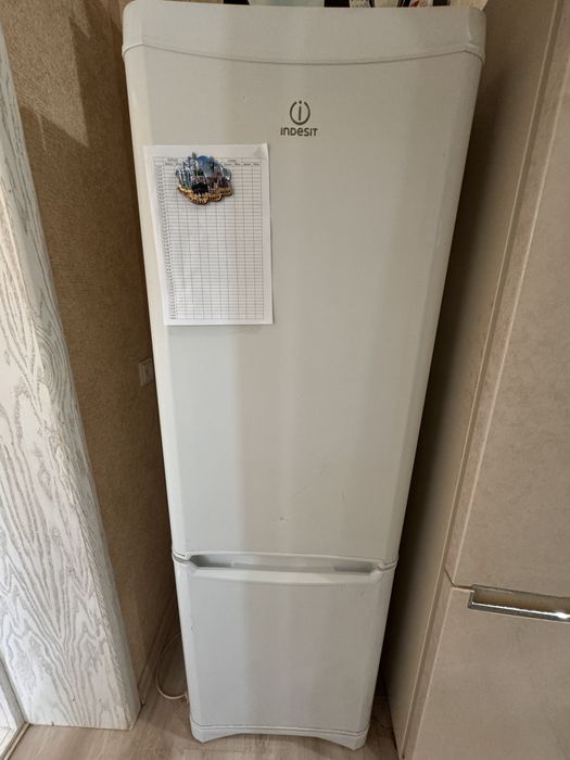 Холодильник Indesit