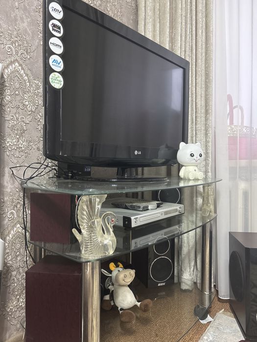 Теливизор с подставкой