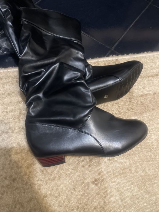 Много меки и удобни ботуши чисто нови 40 номер